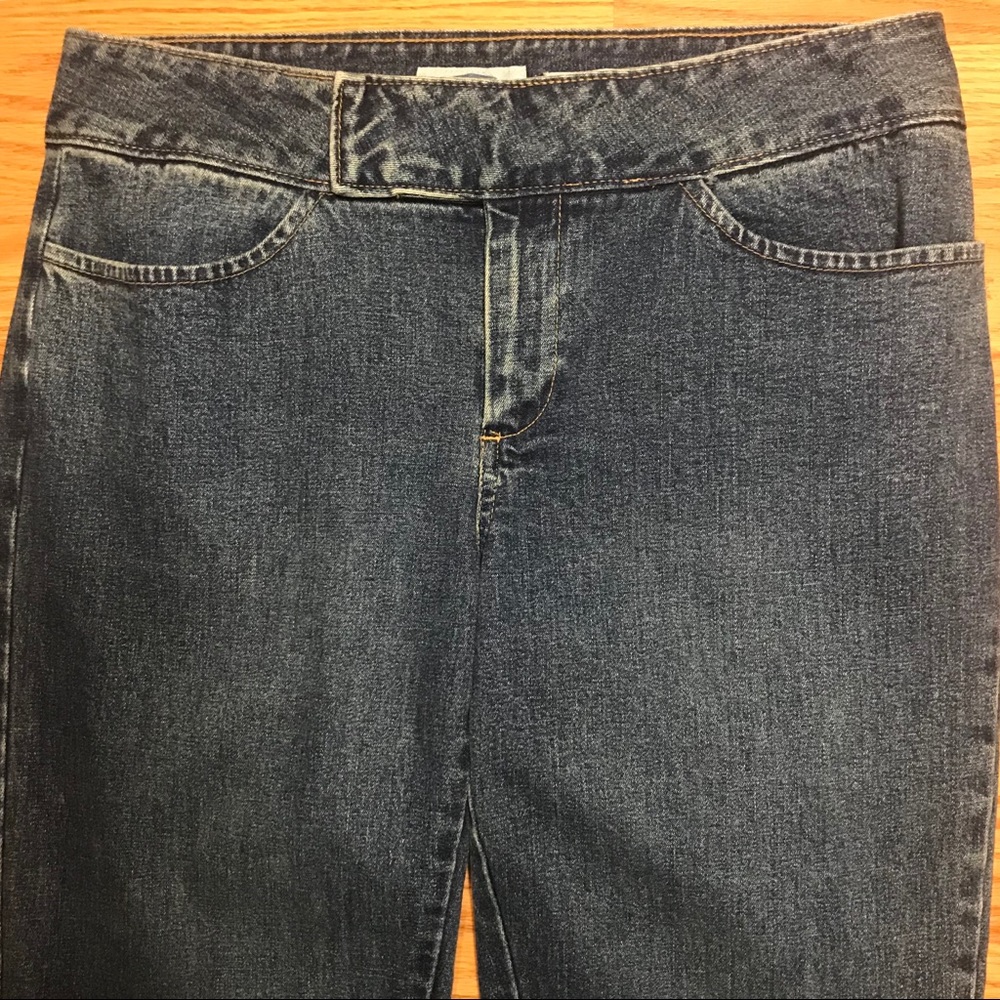 OLD NAVY VINTAGE CLASP JEANS SIZE 6